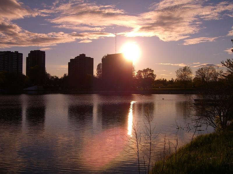 hogs back sun over water